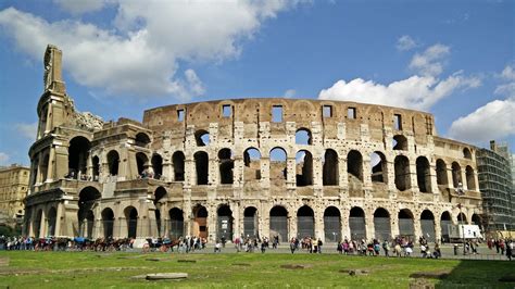 High art and monuments are to be found everywhere around the country. The Colosseum : Rome Italy | Visions of Travel