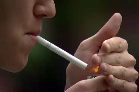 New York Raises Smoking Age Limit To 21 News Al Jazeera
