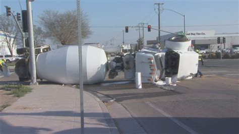 Cement Truck Overturns In Southwest Fresno Abc30 Fresno