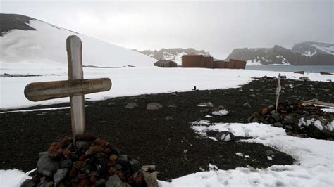 A Frozen Graveyard The Sad Tales Of Antarcticas Deaths Bbc Future
