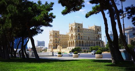 Located at the crossroads of eastern europe and western asia, it is bounded by the caspian sea to the east. ZAKAUKAZIE - PŁYNĄCY ROPĄ AZERBEJDŻAN • Obieżysmak