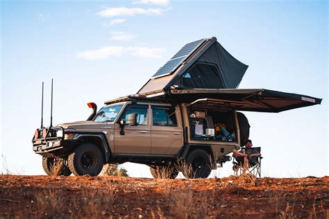 79 Series Land Cruiser With Roof Top Tent And Awning