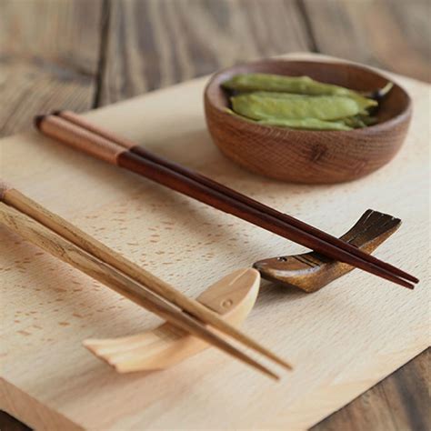Korean chopsticks are notable for having flat handles, instead of regular full bodies as in chinese and japanese chopsticks. One Simple Way To Tell Korean, Chinese, and Japanese People Apart - Koreaboo