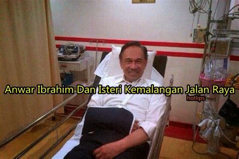 Anwar ibrahim mengumumkan mendapat dukungan mayoritas untuk menjadi perdana menteri pemimpin oposisi malaysia anwar ibrahim memberi isyarat saat dia pergi setelah konferensi pers di. Anwar Ibrahim Dan Isteri Terlibat Dalam Kemalangan Jalan ...