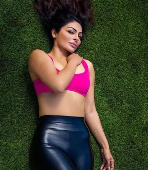 Sexy Neeru Bajwa R Punjabiactresses