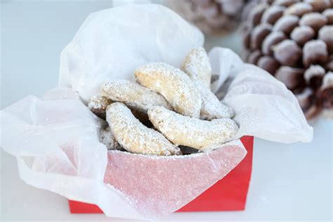 Pecan Crescent Cookies Momsdish