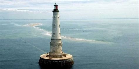Telle est la violence de la mer en ces parages, que les vagues, quoique rompues par les écueils Vedettes La Bohême - Visite du Phare de Cordouan : Séances ...