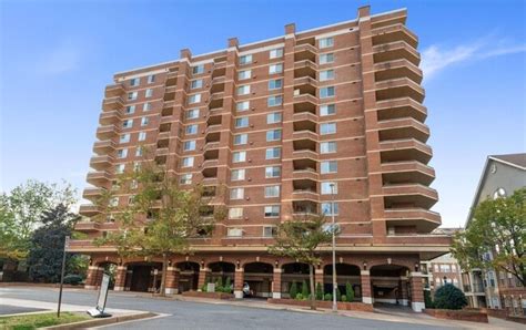 River place community is with walking distance to resaurants, pubs, cvs, target, star bucks, a many more shopping along the metro corridor whole foods, trader joes, harris teeters, & pentagon city. 1276 N Wayne St Unit 1118, Arlington, VA 22201 - Condo for ...