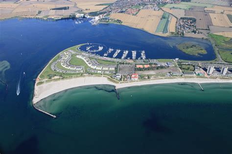 Genießen sie ihren strandurlaub auf der liegewiese direkt am naturstrand. AKTUALISIERT: 2021 - Exklusive Turmsuite direkt am Strand ...