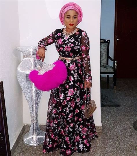 Breathtaking Aso Ebi Styles You Need To See That Will Make Your Week