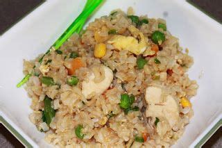 For a wholesome meal and easy weeknight dinner, i recommend. Chicken Fried rice 232 calories | Chicken fried rice ...