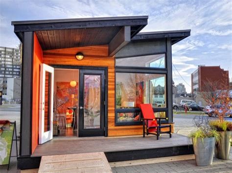 Over at apartment therapy a reader has turned to the blog for help trying to make a 400 square foot apartment livable. 400 Sq. Ft. Studio37 Modern Prefab Cabin