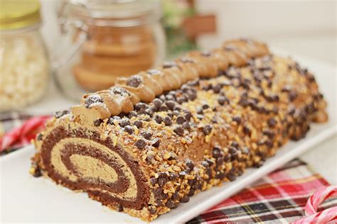 This is a delicate refreshing cake perfect for warm days of spring and summer. Mocha Swiss Roll (Yule Log Cake) - TheZongHan