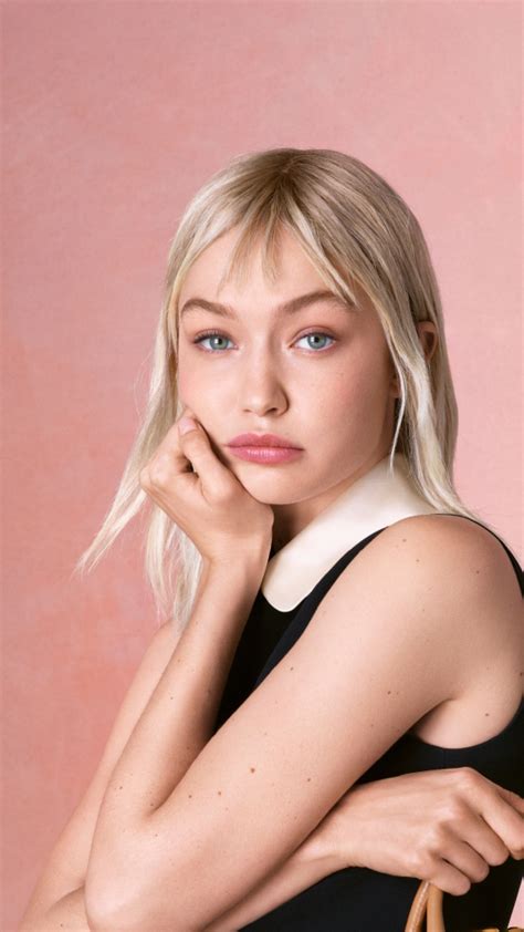 Download Wallpaper 540x960 Gigi Hadid Blonde Pretty Model 2023