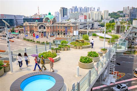 Contains themes or scenes that may not be suitable for very young readers thus is blocked for their protection. Seoul-Station Gesehen Von Seoullo 7017 In Südkorea Redaktionelles Foto - Bild von zieleinheit ...