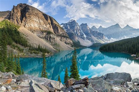 Moraine Lake In The Morning Canada Beautiful Places To Visit