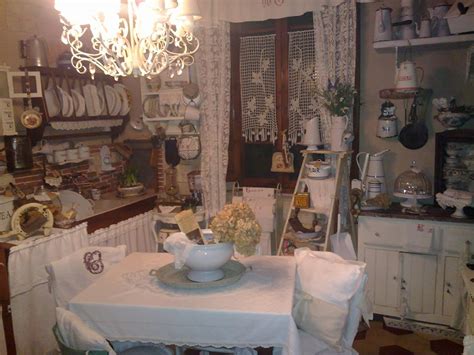 Arredare la casa in stile rustico e una delle tendenze. La battaglia fra cucine delle fans di Shabby Chic e ...