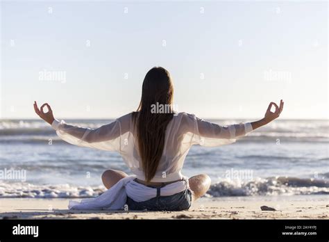 Silueta Yoga Transparente Fotografías E Imágenes De Alta Resolución Alamy