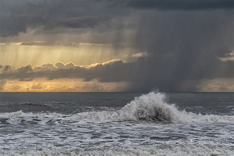 A Shower Of Rain Offshore Versilia Toscana Italy Uno Scr Flickr