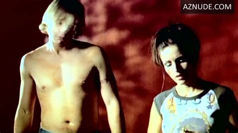 Saskia Troccoli Breasts Film In Feestje Upskirt Tv