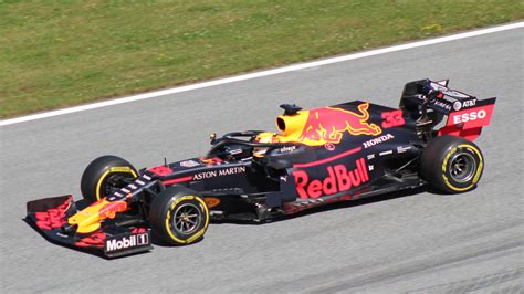 Download Red Bull Racing 33 Honda Wallpaper