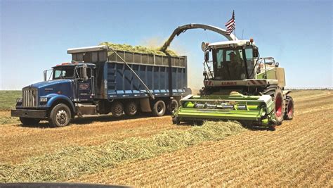Feature Article Us Custom Harvesters Harvesting The Crops That