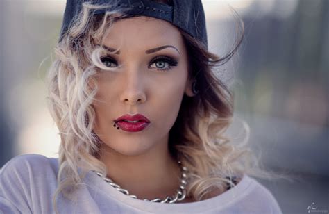 Wallpaper Face Women Model Blonde Hat Necklace Lipstick Blue