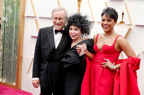 trending global media rita moreno on her feather hat at the 2022 oscars