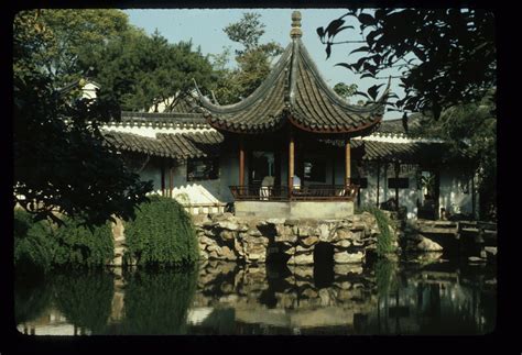 China mahukan mata wangnya, yuan, untuk menggantikan dolar as sebagai mata wang global dunia. Gardens, Chinese: Wang Shi Yuan Garden, Suzhou, China [031 ...