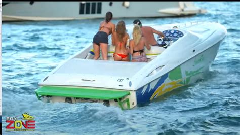 Boat Zone Botes Y Chicas Sexys El Estilo De Vida De Miami River Univista Tv