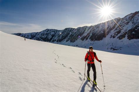 10 Reasons To Start Backcountry Skiing Or Splitboarding