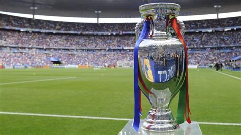 Täglich aktuelle news zur uefa europameisterschaft 2020™. Fußball - Die verlogene Politik der UEFA
