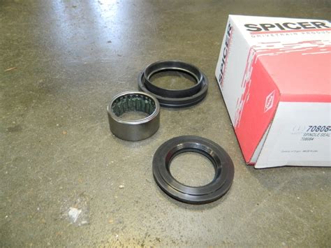 1992 1997 Ford F350 Dana 60 Spindle Bearing Seal Kit 4x4 Front Axle C