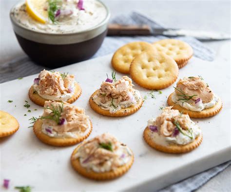 Smoked Salmon And Cream Cheese Crackers Chicken Of The Sea