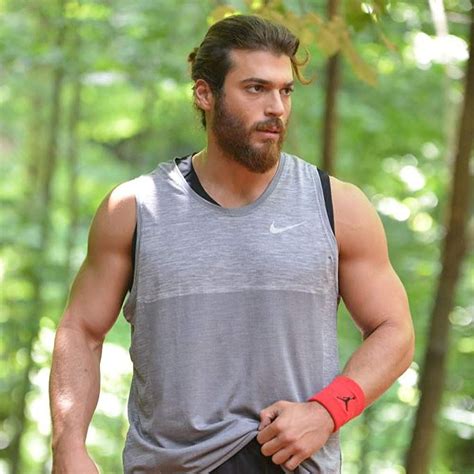 Can yaman is trying his hand at a new, very risky business, launching his own line of perfumery. Can Yaman in Erkenci Kus (2018) | Hombres guapos, Hombres ...