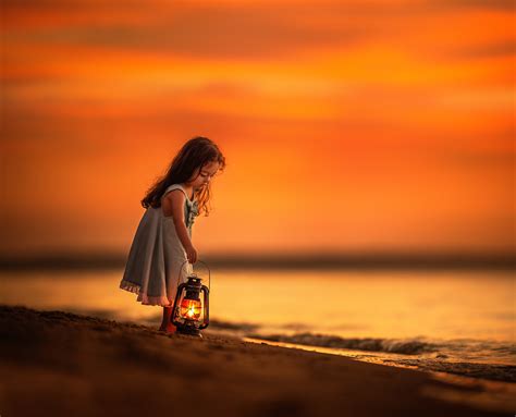 Little Girl On Beach Near Shutdown With Her Lantern Hd Girls 4k
