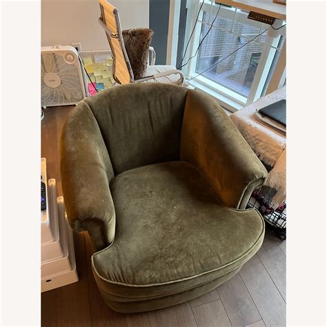 Vintage Green Velvet Chair Aptdeco