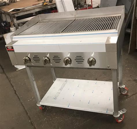 Shopping Made Fun COMMERCIAL CHARGRILL WITH GRIDDLE NATURAL GAS OR LPG