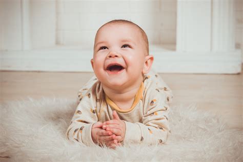 赤ちゃんが笑うようになるのはいつから？ 笑顔になる方法も紹介｜ウーマンエキサイト12
