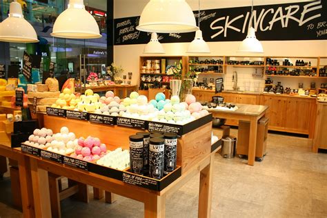 Lush използва ли палмово масло? How Retailer Lush Is Earning Attention With Its Forum?