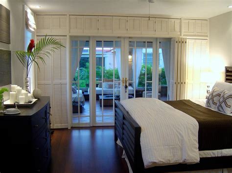 If the goal is to spend a lot of time in bed, it only makes sense to outfit it with luxe items, like in this master bedroom in a chicago home. Stylish, Sexy Bedrooms | Bedrooms & Bedroom Decorating ...