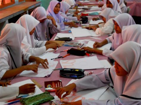 Seperti namanya, pupuk daun adalah jenis pupuk yang pemakaiannya disemprotkan ke daun dimana mulut atau stomata berada. Blog seni tampak : Visual Art Education : Art Blogs : Fine ...