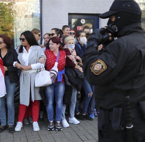 Dazu unterzeichnete er mit boris jelzin in der zweiten hälfte der. Mehr als 300 Festnahmen bei Frauen-Protest gegen ...