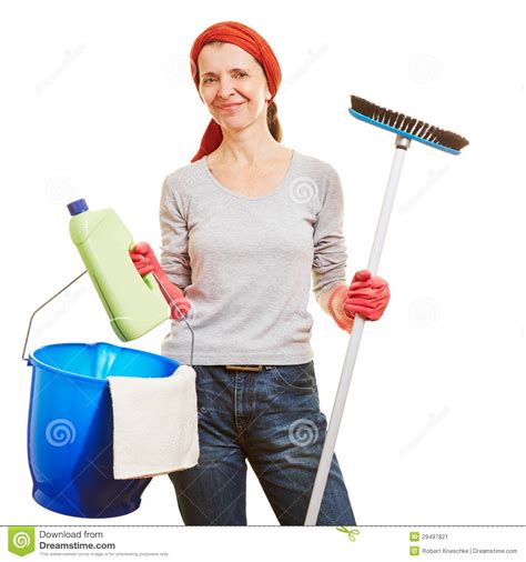 La soluzione per le pulizie di casa in pochi click. Donna Senior Che Fa Pulizie Di Primavera Immagine Stock ...
