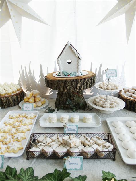 The more, the merrier when it comes to sweet holiday treats. Little Sooti: a christmas dessert table