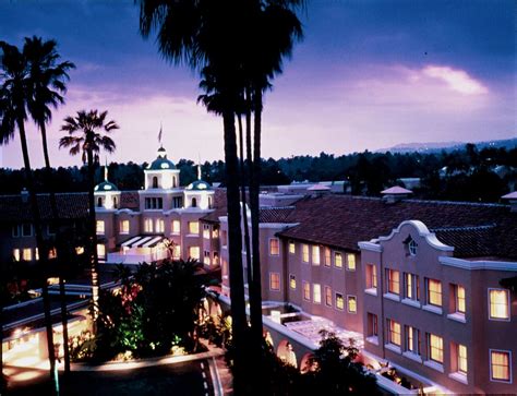 The Beverly Hills Hotel At Night Hotel California Best Hotel In