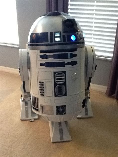 Life Size Star Wars R2 D2 Astromech With Light Up Dome With Metal