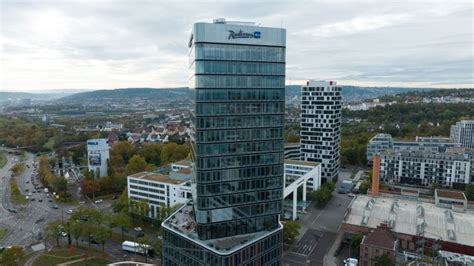 Le Radisson Blu Hotel De La Porsche Design Tower Stuttgart Ouvre Ses