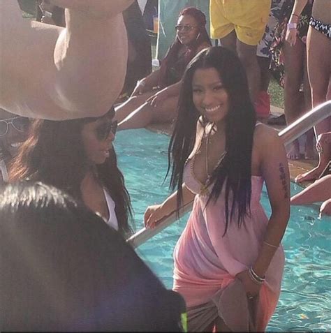 New Trend ‘thong Display” Nicki Minaj Shows Off Panties Again Photos I Sabi 2 Much