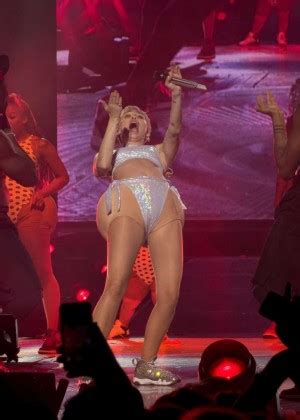 Miley Cyrus Bangerz Tour In Adelaide